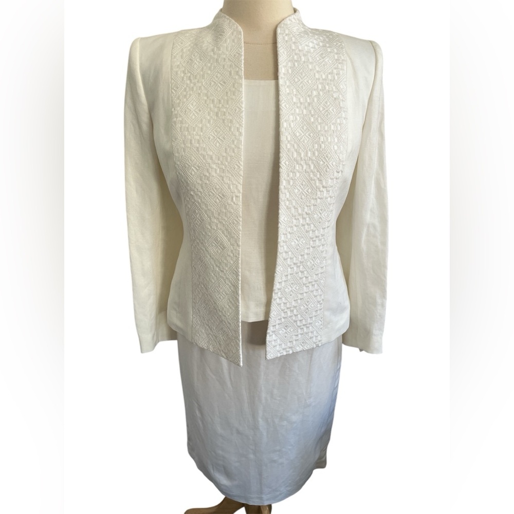 Kasper Ivory Linen 3 Piece skirt,top & Blazer w/embroidered Front detail Size 2P